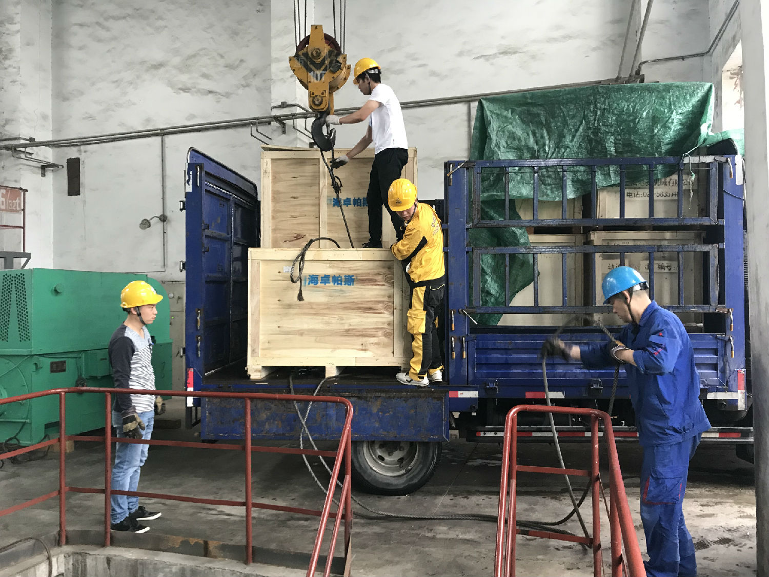 海卓帕斯技术人员在现场进行准备工作