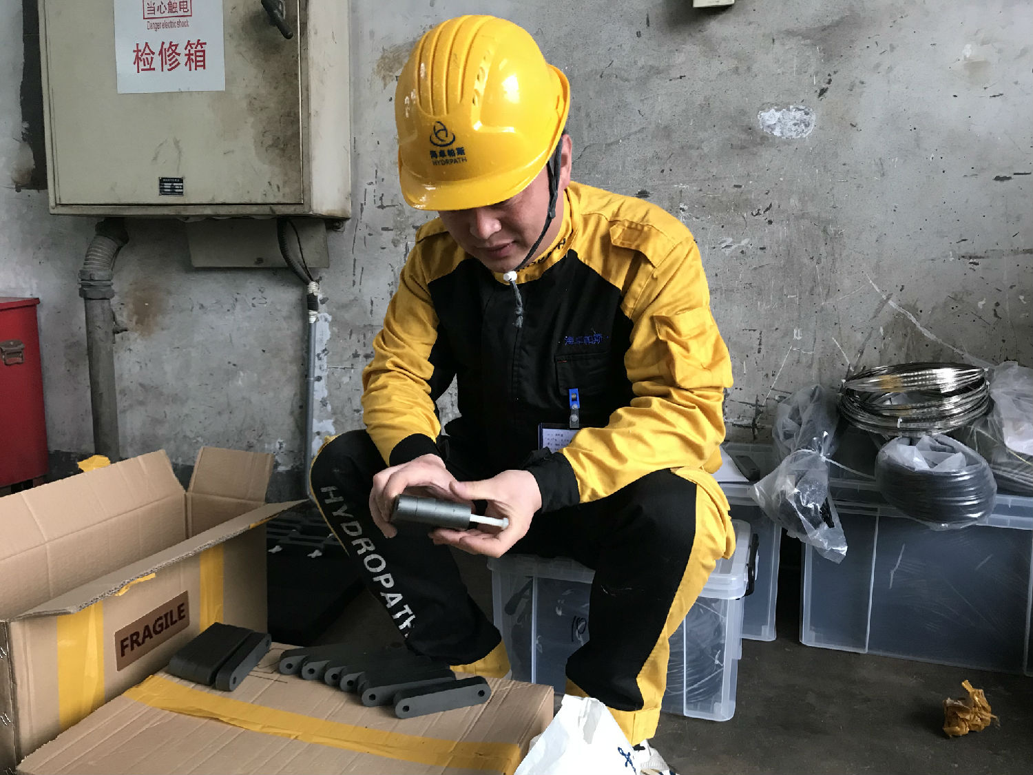 海卓帕斯技术人员在现场进行准备工作