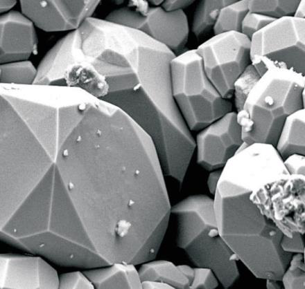 自然结晶的碳酸钙晶体